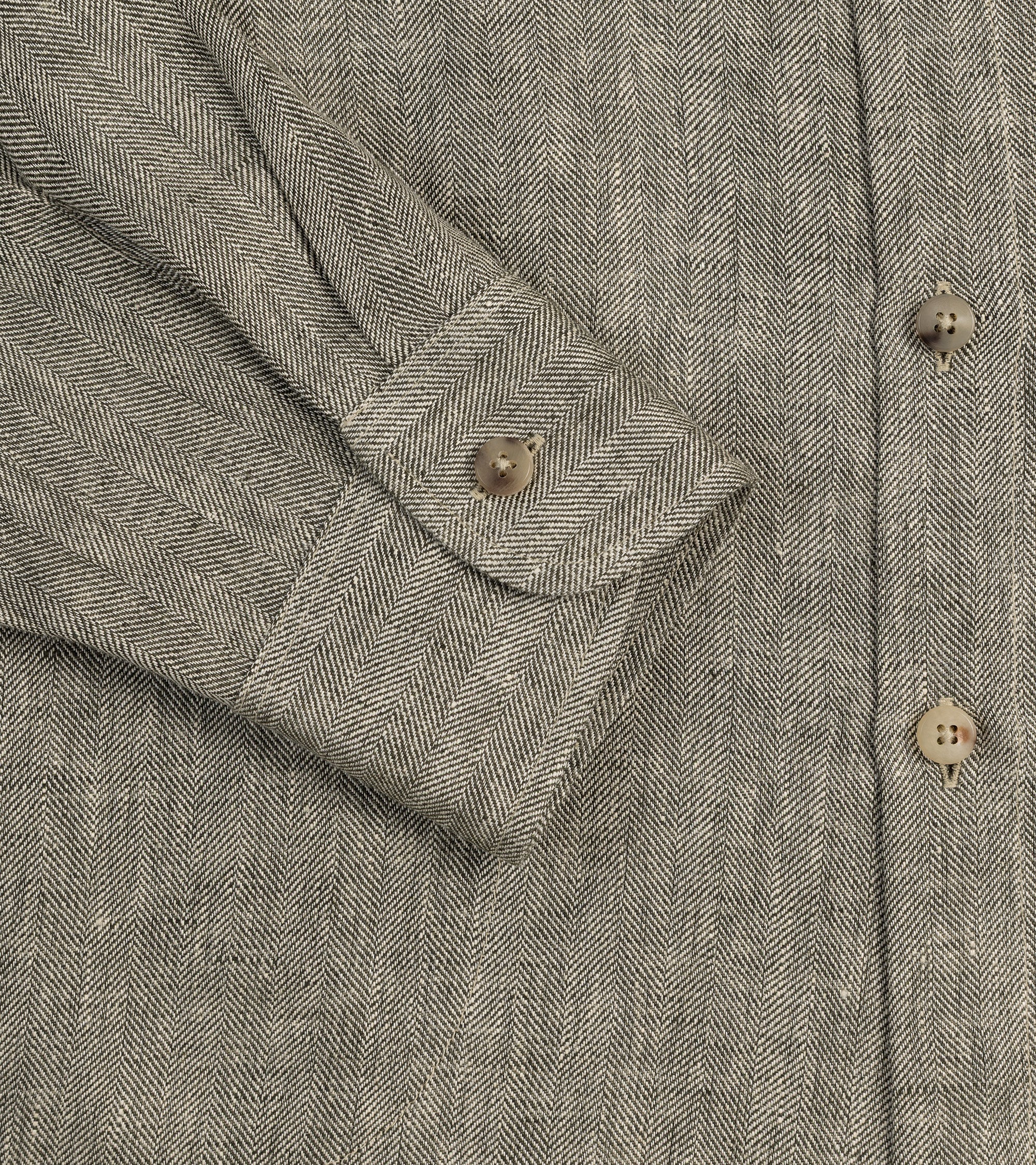 De Bonne Facture Linen Herringbone Two Pocket Overshirt: Khaki - Image 3