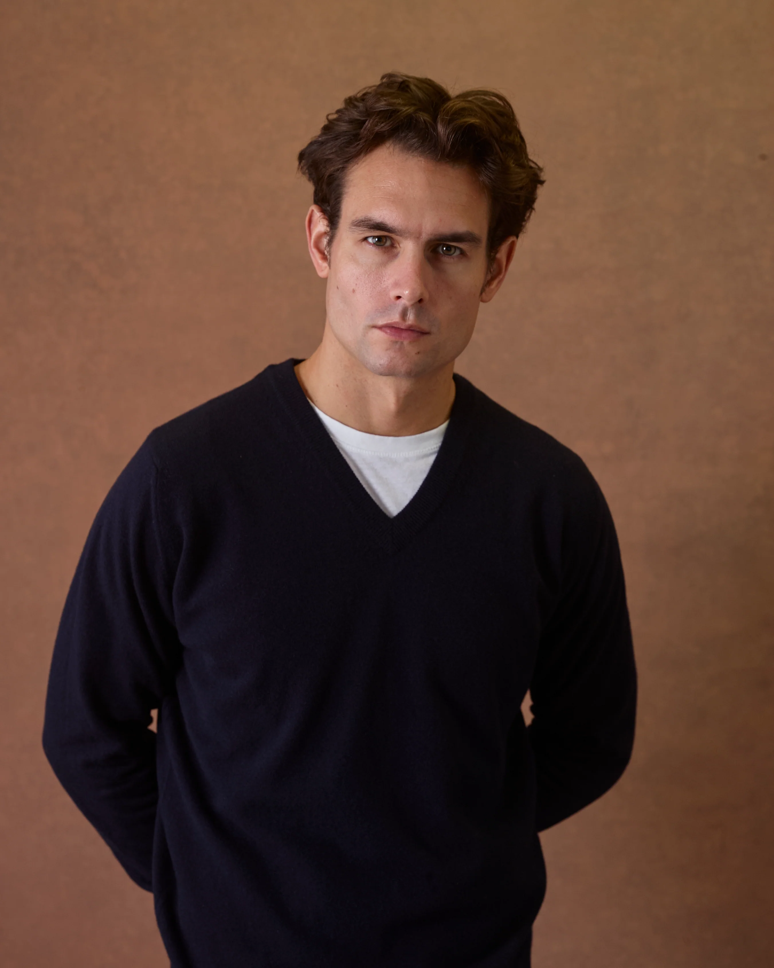 Trunk Walden Geelong V Neck Sweater: Navy - Image 4